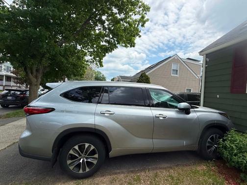 Gray 2022 Toyota Highlander XLE
