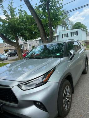 Gray 2022 Toyota Highlander XLE