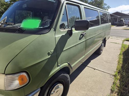 Green 1995 Dodge Ram Wagon B3500 Maxi Wagon