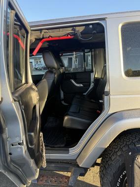 Silver 2014 Jeep Wrangler Unlimited Rubicon