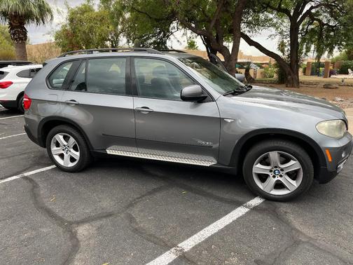 Gray 2009 BMW X5 xDrive30i