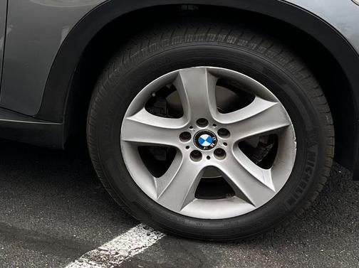 Gray 2009 BMW X5 xDrive30i