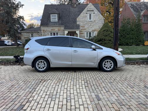 2013 Toyota Prius v Three