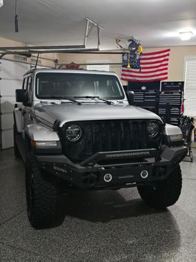 Silver 2022 Jeep Gladiator Altitude