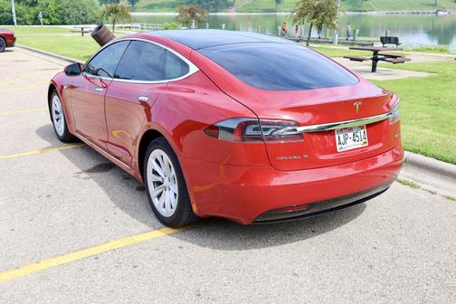 2016 Tesla Model S 75D