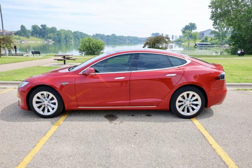 2016 Tesla Model S 75D