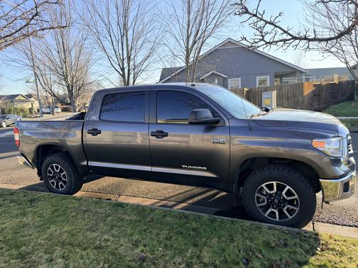 2017 Toyota Tundra SR5