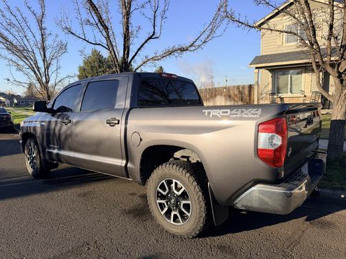 2017 Toyota Tundra SR5