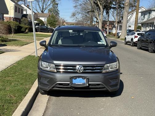 Gray 2019 Volkswagen Tiguan 2.0T SE