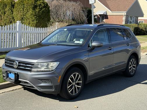 Gray 2019 Volkswagen Tiguan 2.0T SE
