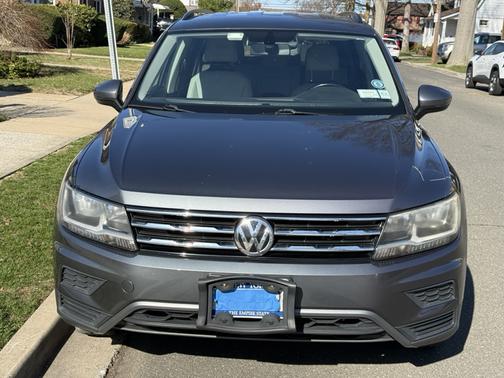 Gray 2019 Volkswagen Tiguan 2.0T SE