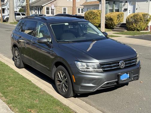 Gray 2019 Volkswagen Tiguan 2.0T SE