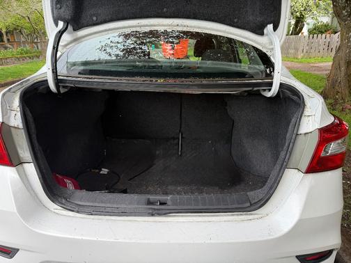 White 2018 Nissan Sentra SR