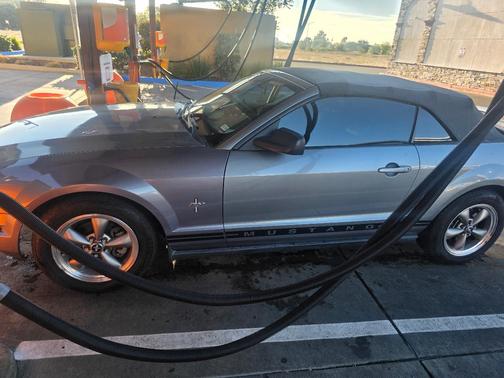 Gray 2006 Ford Mustang Base