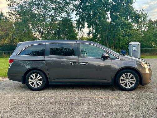Gray 2016 Honda Odyssey EX-L