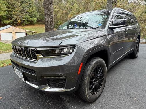 Gray 2023 Jeep Grand Cherokee L Limited