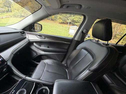 Gray 2023 Jeep Grand Cherokee L Limited
