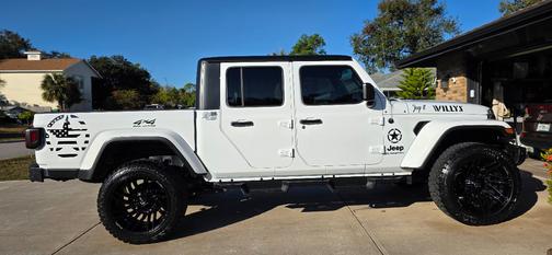 2022 Jeep Gladiator Willys