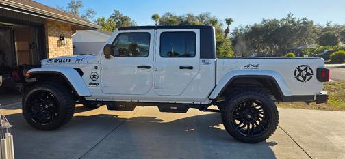 2022 Jeep Gladiator Willys