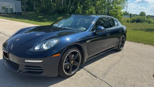 2016 Porsche Panamera 4