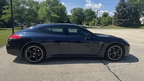 2016 Porsche Panamera 4