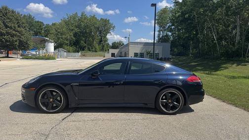 2016 Porsche Panamera 4