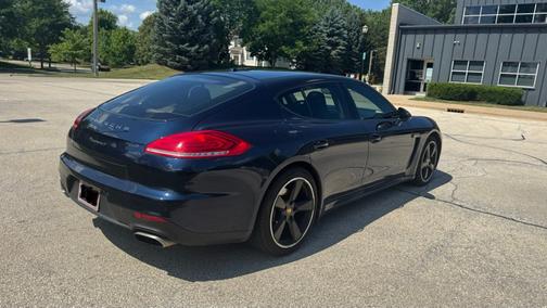 2016 Porsche Panamera 4