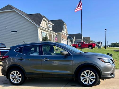 Gray 2019 Nissan Rogue Sport SV