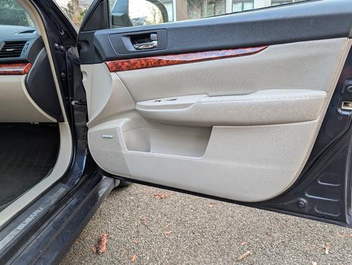 2012 Subaru Legacy 3.6R Limited