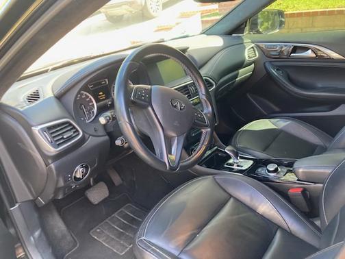 2018 INFINITI QX30 ESSENTIAL