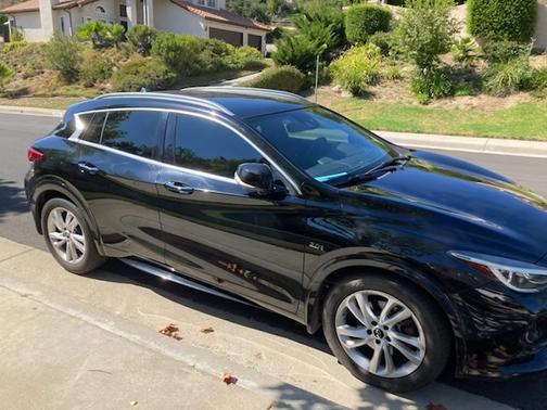 2018 INFINITI QX30 ESSENTIAL