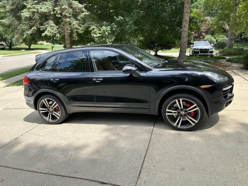 2014 Porsche Cayenne Turbo