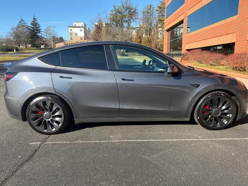 2023 Tesla Model Y Performance