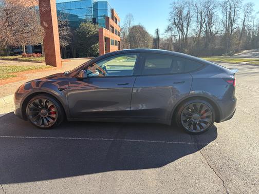 2023 Tesla Model Y Performance