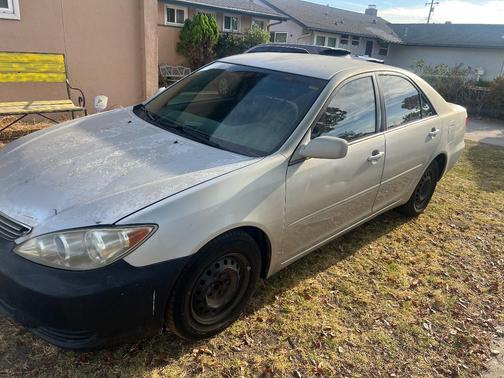 Silver 2005 Toyota Camry LE