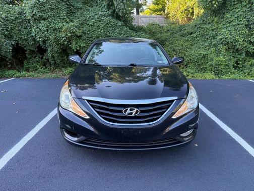 Black 2013 Hyundai SONATA GLS