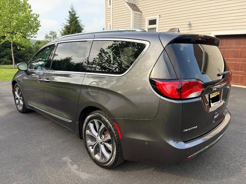 Gray 2017 Chrysler Pacifica Limited
