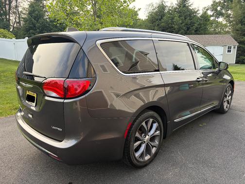 Gray 2017 Chrysler Pacifica Limited