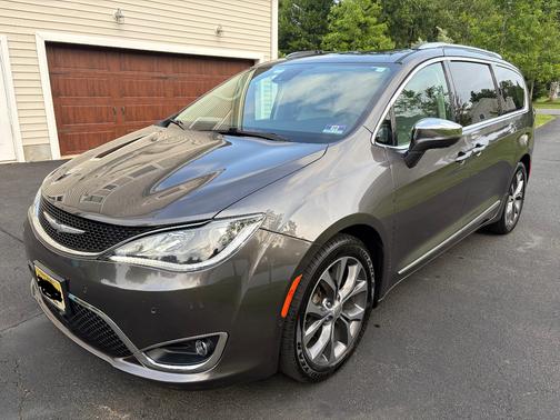Gray 2017 Chrysler Pacifica Limited