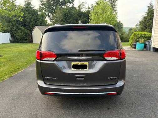 Gray 2017 Chrysler Pacifica Limited