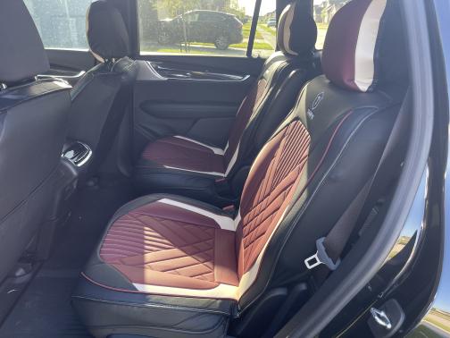 Photo 3 of 6 of 2022 Cadillac XT6 Sport AWD