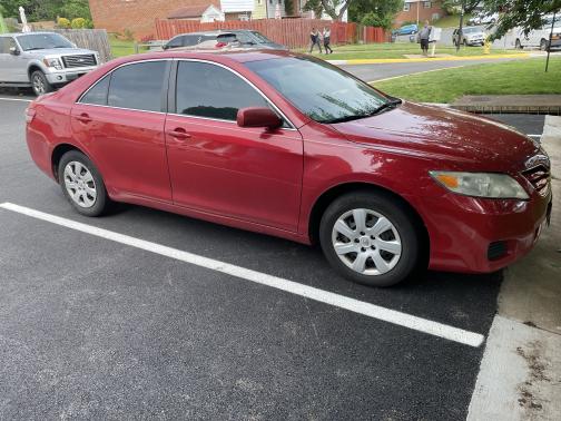 Photo 1 of 9 of 2011 Toyota Camry LE