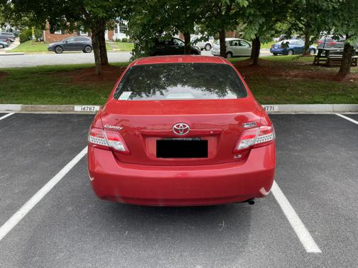 Photo 3 of 9 of 2011 Toyota Camry LE