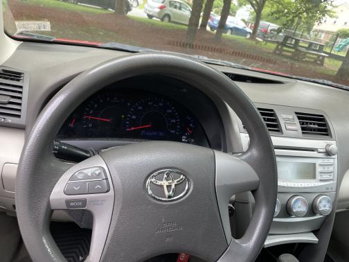 Photo 4 of 9 of 2011 Toyota Camry LE