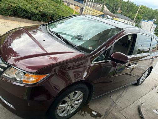 Red 2014 Honda Odyssey EX-L
