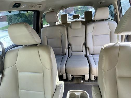 Red 2014 Honda Odyssey EX-L