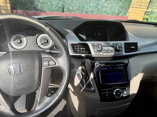Red 2014 Honda Odyssey EX-L