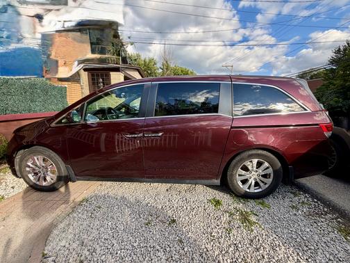 Red 2014 Honda Odyssey EX-L