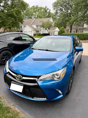 Blue 2016 Toyota Camry SE w/Special Edition Pkg