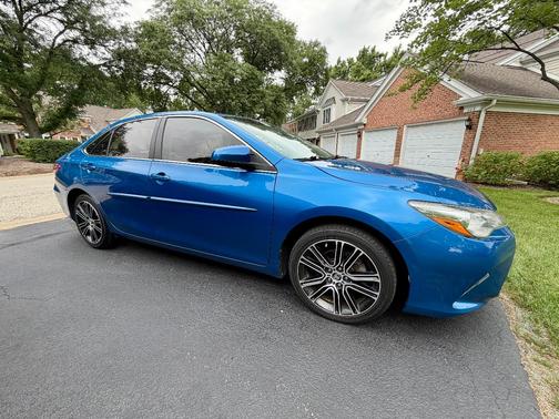 Blue 2016 Toyota Camry SE w/Special Edition Pkg
